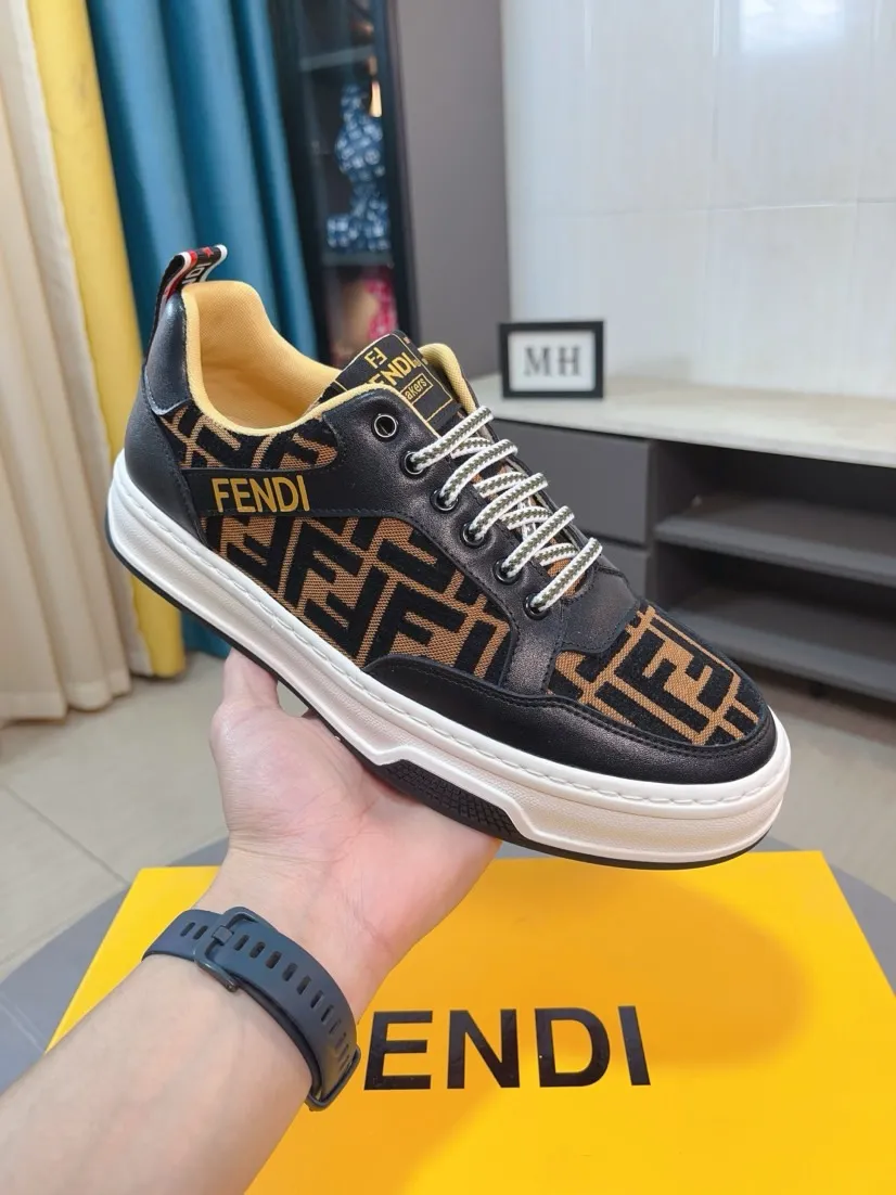 Men's shoes 💰400🌹🌹[FENDI] Fendi's classic and comfortable men's shoes, this complex sneaker is made of soft calfskin➕genuine leather lining➕original ultra-light rubber material with rough outsole. This unique light style is suitable for the casual and refined sensibility of this season. It is comfortable and natural on the feet. It is an everyday style for casual travel in autumn and winter! 38/44